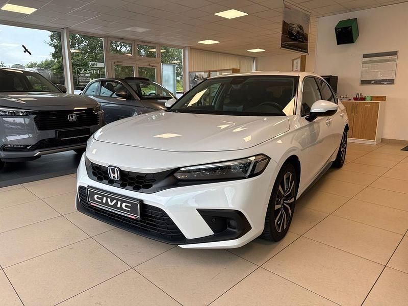 Weiß Gebraucht 2024 Honda Civic Elegance Limousine | 29.900 € - Bild 1/4