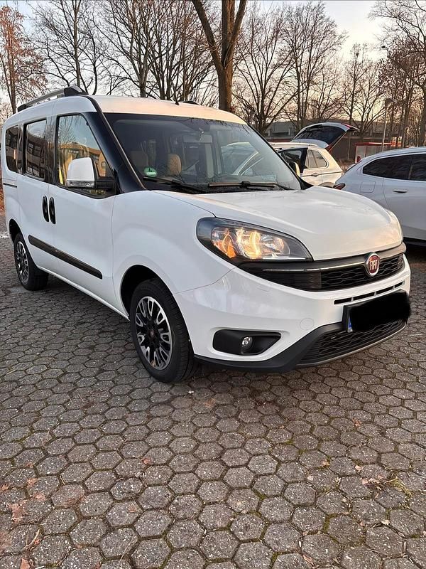 Gebraucht Fiat Doblò 120 PS (88 kW) 2019 Weiß Van / Kleinbus