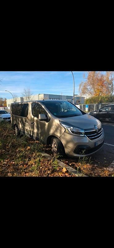 Grün Gebraucht 2019 Renault Trafic Van | 14.500 € - Bild 1/4