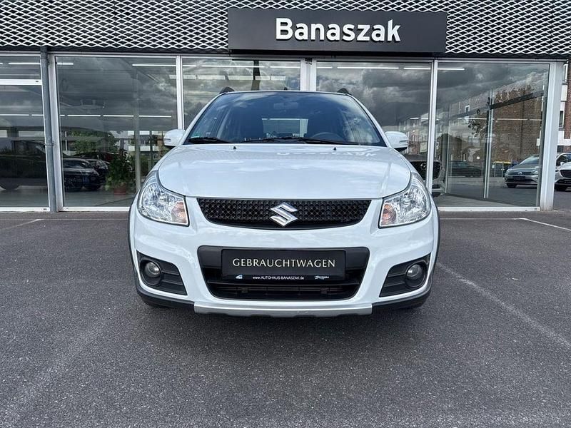 Weiß Gebraucht 2012 Suzuki SX4 Style Limousine | 6.950 € (Etwas zu teuer) - Bild 1/4