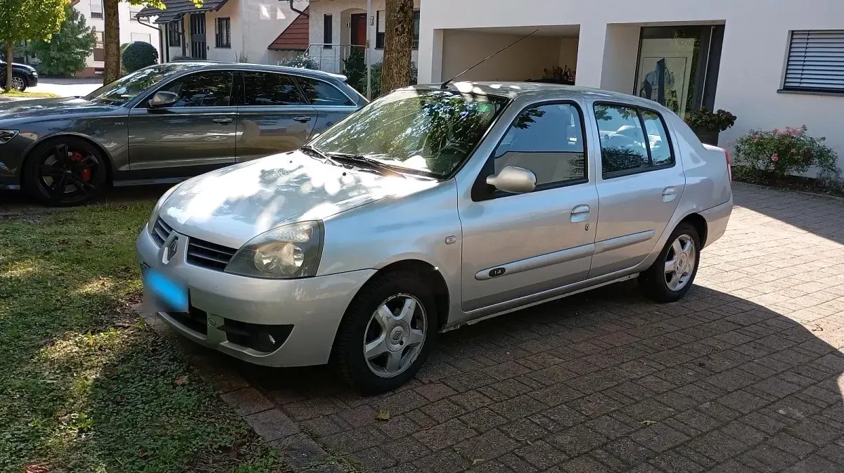 Gebraucht Renault Symbol II 75 PS (55 kW) 2008 Silber Limousine