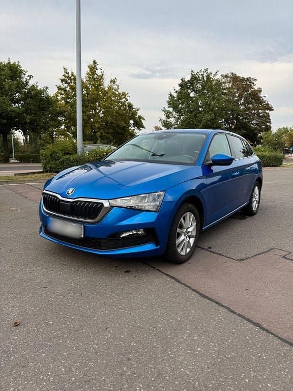 Blau Gebraucht 2022 Skoda Scala Kleinwagen | 16.900 € (Guter Preis) - Bild 1/4