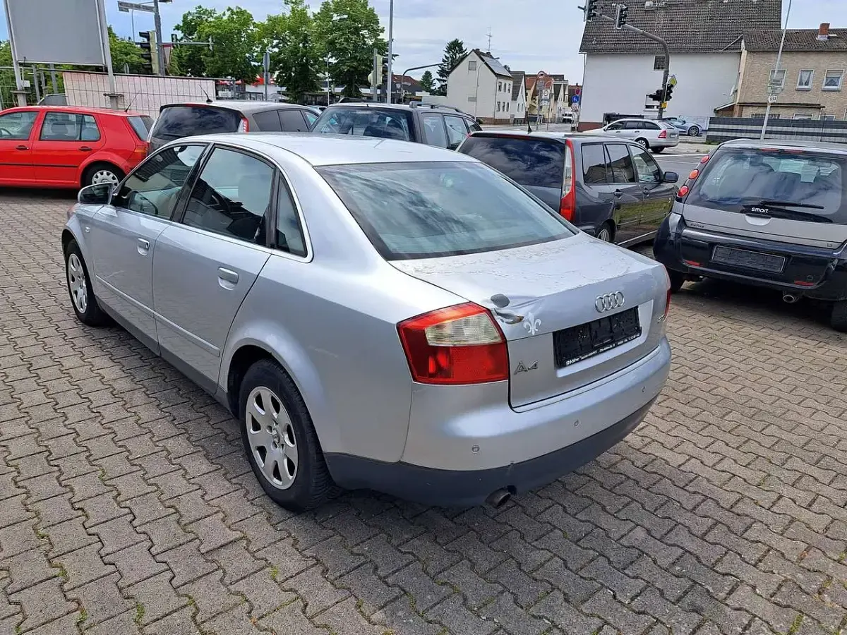 Gebraucht Audi A4 131 PS (96 kW) 2002 Silber Limousine