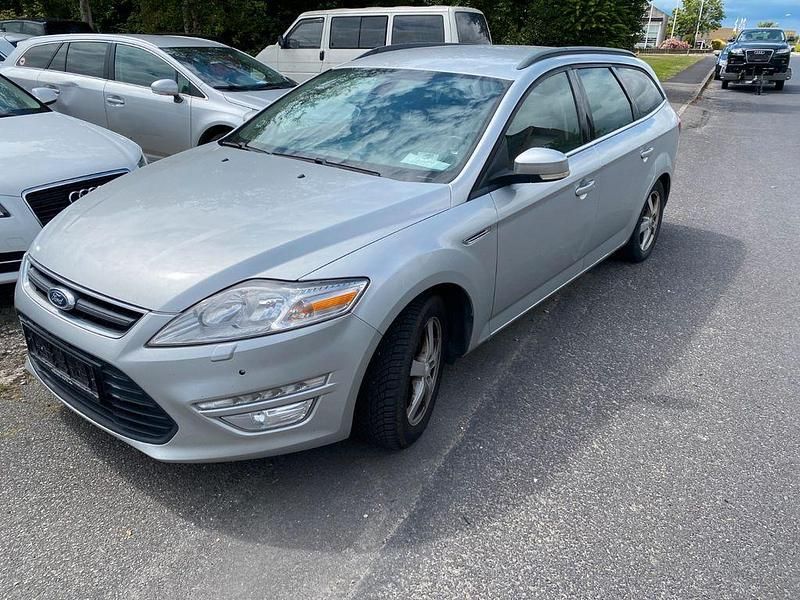 Silber Gebraucht 2014 Ford Mondeo Titanium Limousine | 2.500 € - Bild 1/4