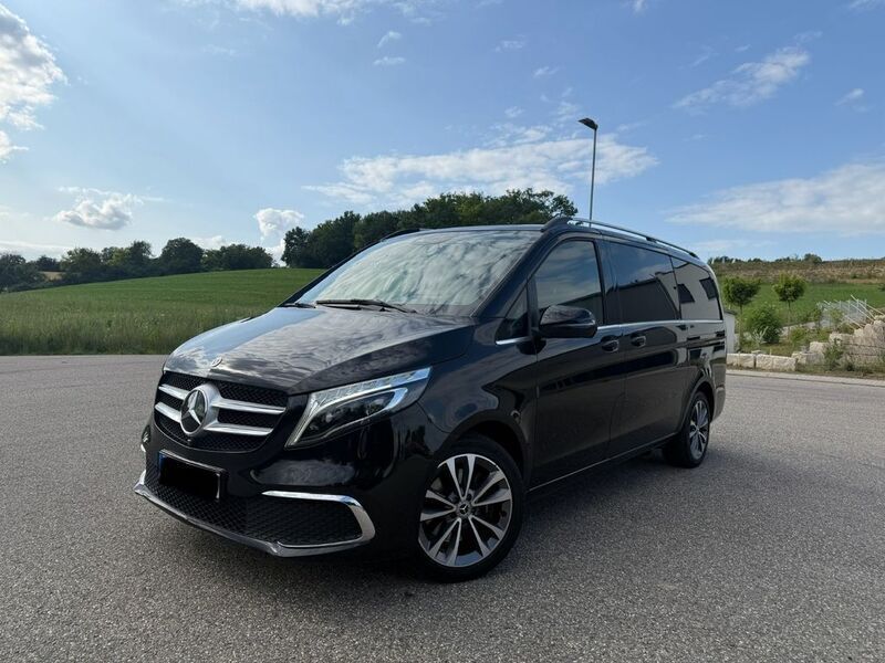 Schwarz Gebraucht 2022 Mercedes V300 Van / Kleinbus | 49.400 € (Superpreis) - Bild 1/4