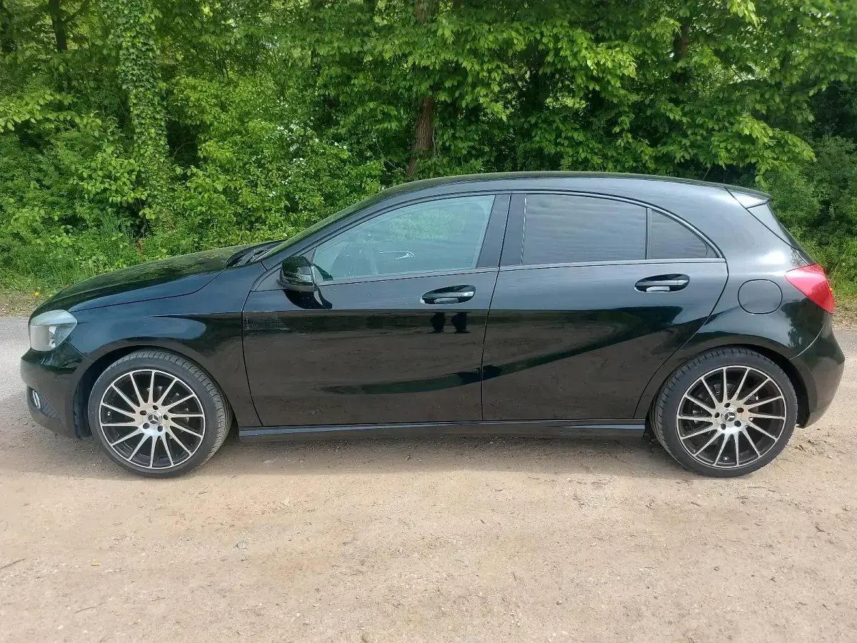 Gebraucht Mercedes 180 109 PS (80 kW) 2013 Schwarz Limousine