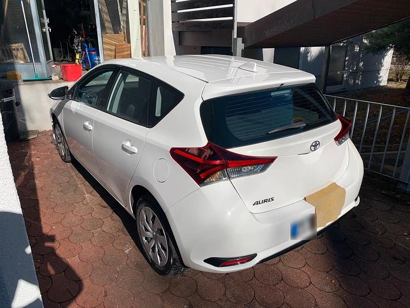 Gebraucht Toyota Auris 99 PS (72 kW) 2017 Weiß Kleinwagen
