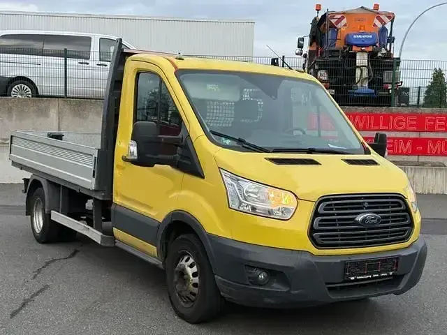 Używany Ford Transit 170 KM (125 kW) 2017 Czerwony SUV