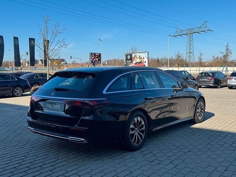 Gebraucht Mercedes E220 Advanced Plus 197 PS (144 kW) 2025 Metalliclack obsidianschwarz Kombi