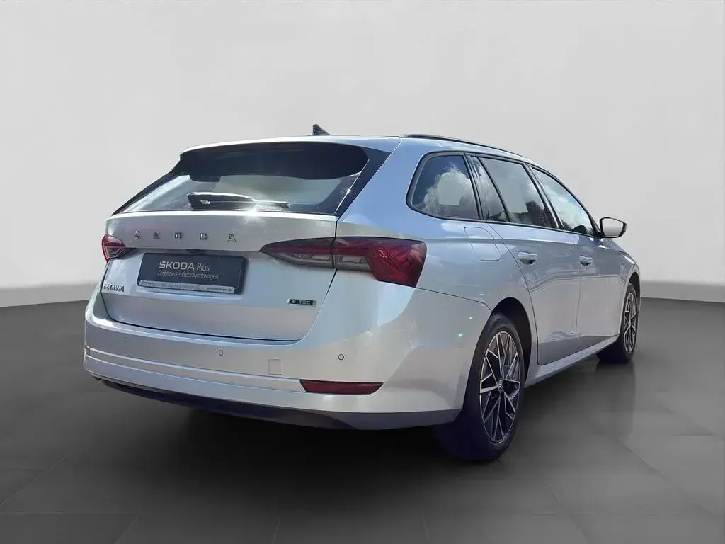Gebraucht Skoda Octavia Clever 150 PS (110 kW) 2022 Silber Kombi