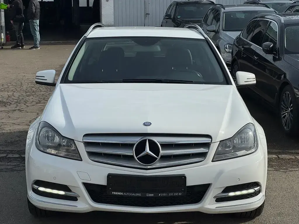 Gebraucht Mercedes C220 Avantgarde 170 PS (125 kW) 2014 Weiß Limousine