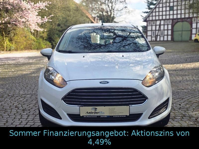 Gebraucht Ford Fiesta Trend 60 PS (44 kW) 2015 Weiß Kleinwagen