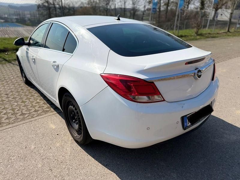 Gebraucht Opel Insignia Edition 131 PS (96 kW) 2013 Weiß Limousine