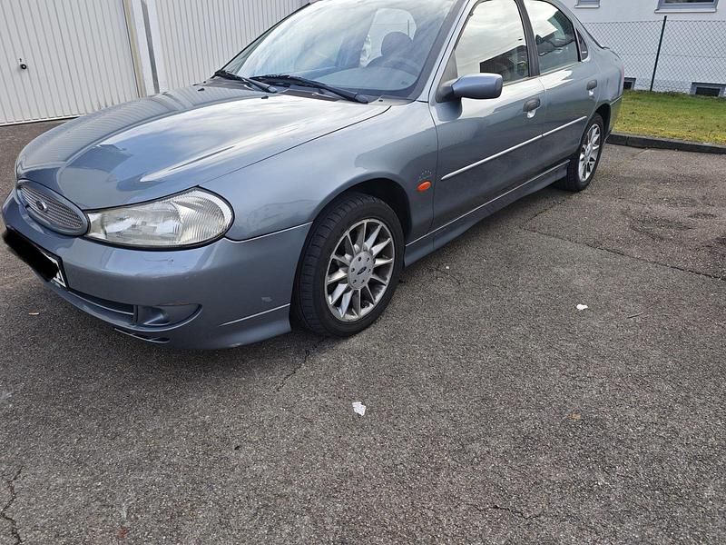 Gebraucht Ford Mondeo 170 PS (125 kW) 2000 Blau Limousine