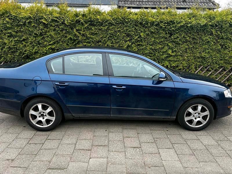 Gebraucht VW Passat 105 PS (77 kW) 2006 Limousine