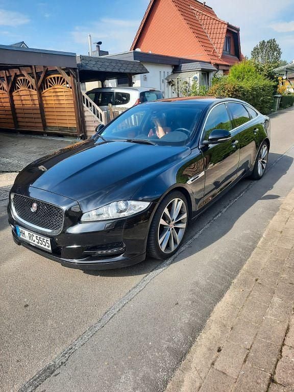 Schwarz Gebraucht 2014 Jaguar XJ Portfolio Limousine | 18.900 € (Etwas zu teuer) - Bild 1/4