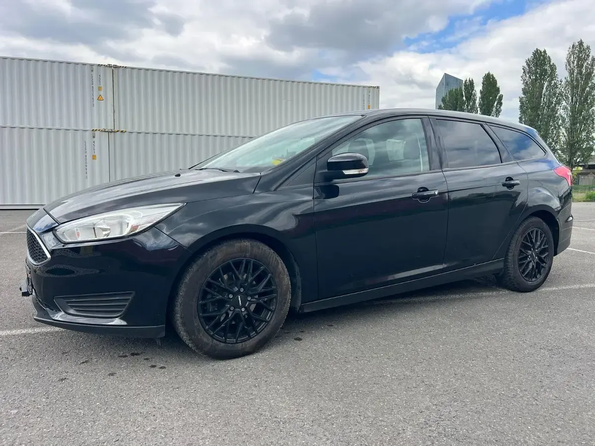 Używany Ford Focus Trend 125 KM (91 kW) 2015 Czarny Kombi