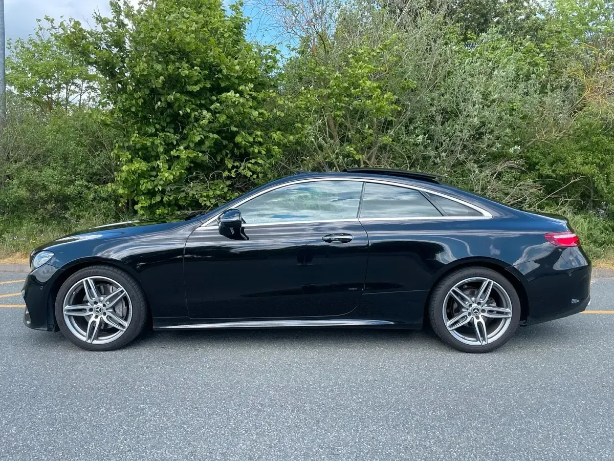 Gebraucht Mercedes E220 AMG 194 PS (142 kW) 2018 Schwarz Coupé