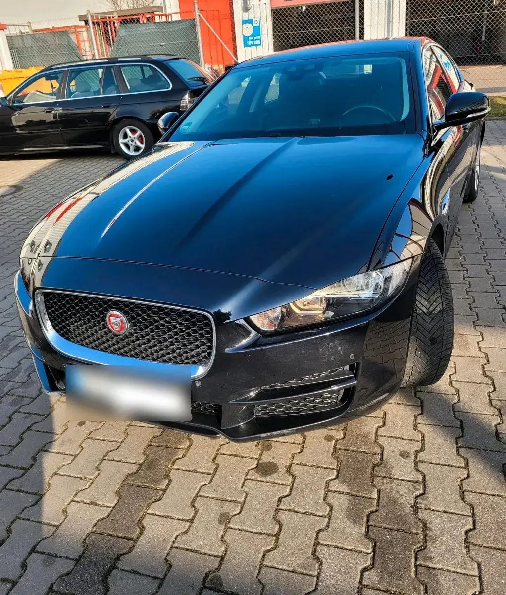 Gebraucht Jaguar XE 179 PS (131 kW) 2016 Schwarz Limousine