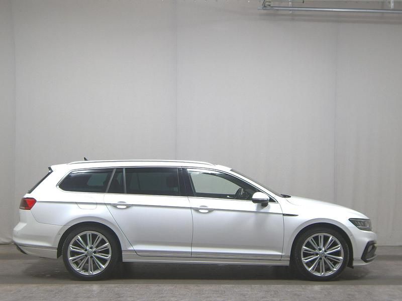 Weiss Gebraucht 2020 VW Passat R-line Kombi | 18.580 € (Superpreis) - Bild 1/4