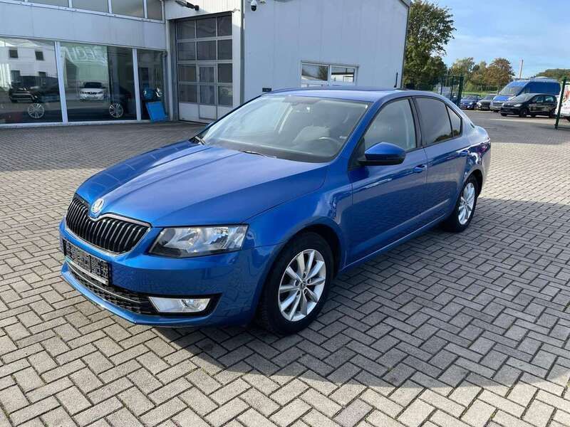 Raceblau metallic Gebraucht 2013 Skoda Octavia Ambition Limousine | 8.200 € (Etwas zu teuer) - Bild 1/4
