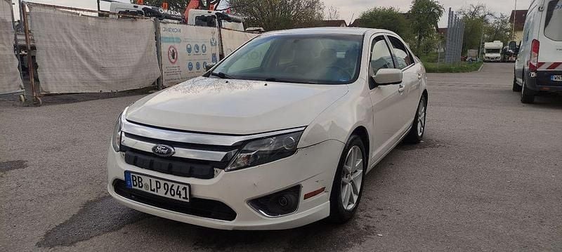 Weiß Gebraucht 2010 Ford Fusion Limousine | 2.350 € - Bild 1/4