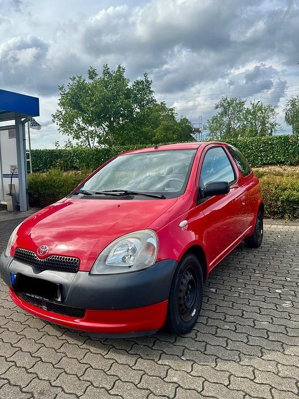 Rot Gebraucht 2002 Toyota Yaris Kleinwagen | 1.250 € (Guter Preis) - Bild 1/4