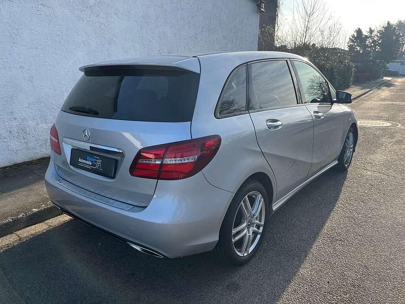 Gebraucht Mercedes B200 136 PS (100 kW) 2017 Polarsilber Van / Kleinbus