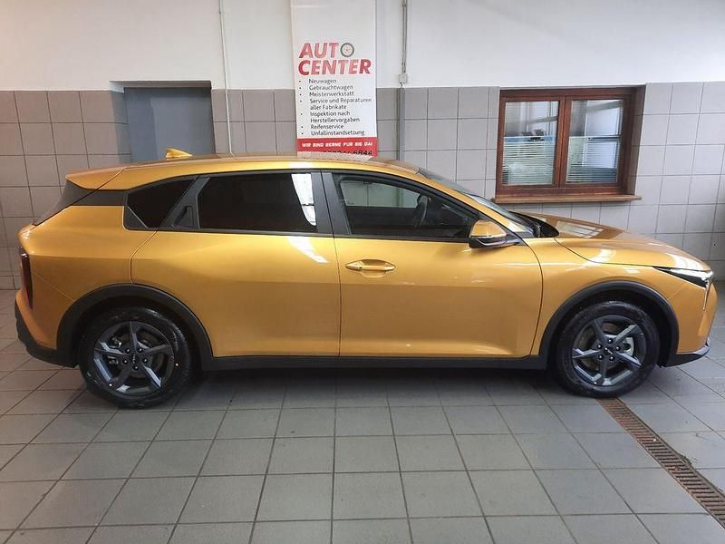 Neu Kia K4 150 PS (110 kW) 2026 Gelber glitzer Limousine