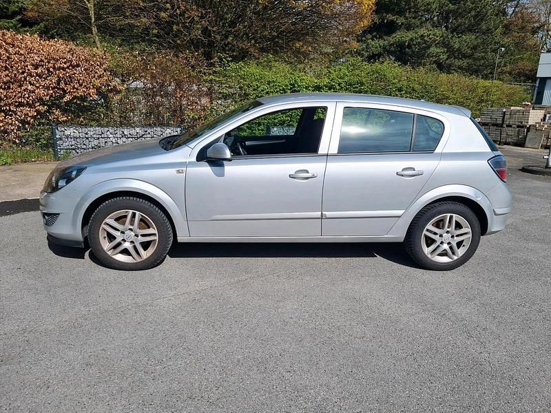 Gebraucht Opel Astra 140 PS (102 kW) 2007 Silber Limousine