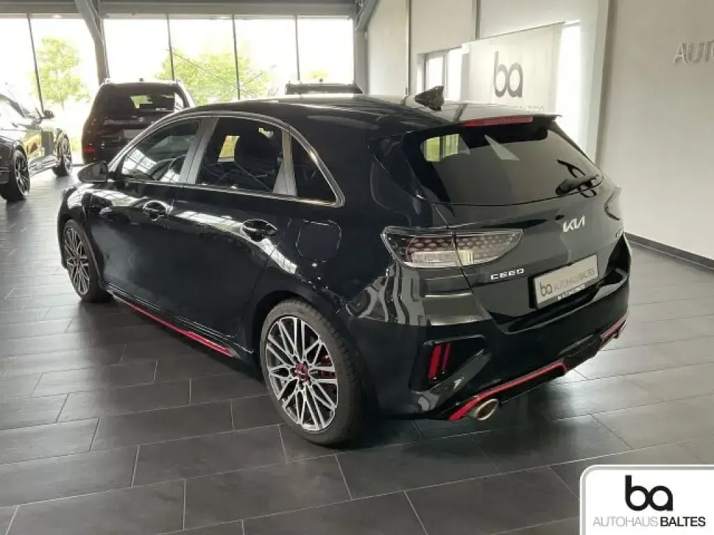 Gebraucht Kia Ceed 204 PS (150 kW) 2023 Zilinaschwarzmet. (metallic) Kleinwagen
