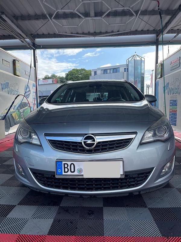 Gebraucht Opel Astra 110 PS (80 kW) 2012 Silber Kombi