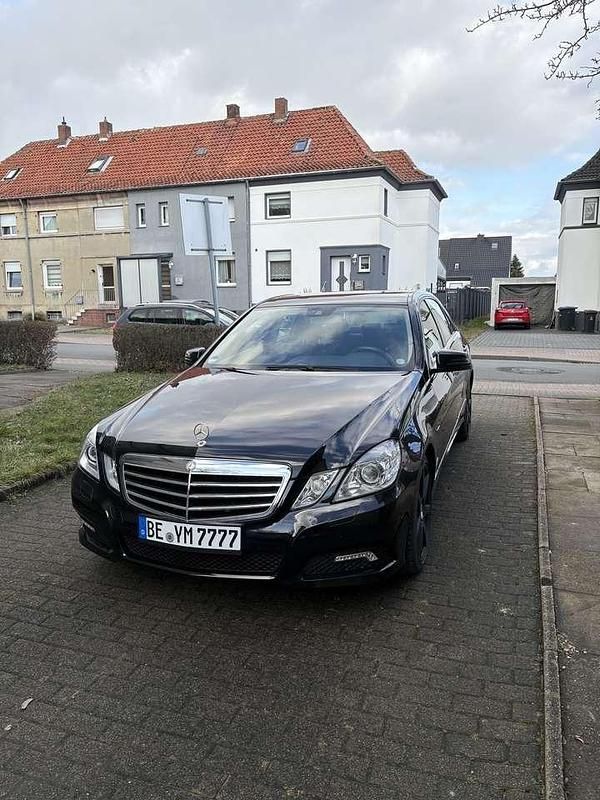 Gebraucht Mercedes E200 Avantgarde 184 PS (135 kW) 2009 Schwarz Limousine