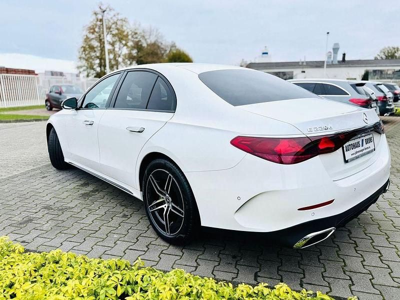 Gebraucht Mercedes E220 AMG 197 PS (144 kW) 2024 Polarweiß Limousine