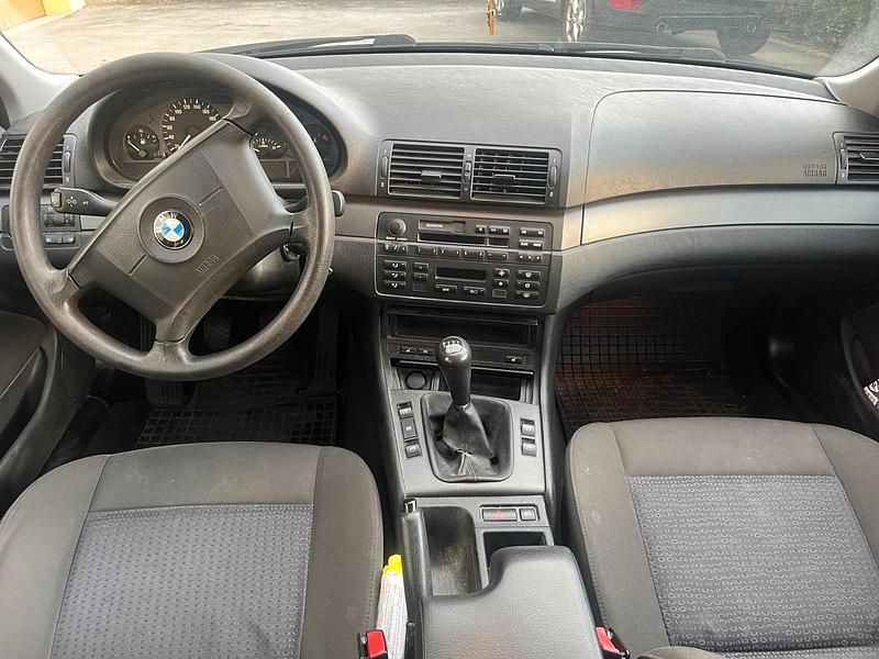 Gebraucht BMW 318 143 PS (105 kW) 2004 Silber Kombi