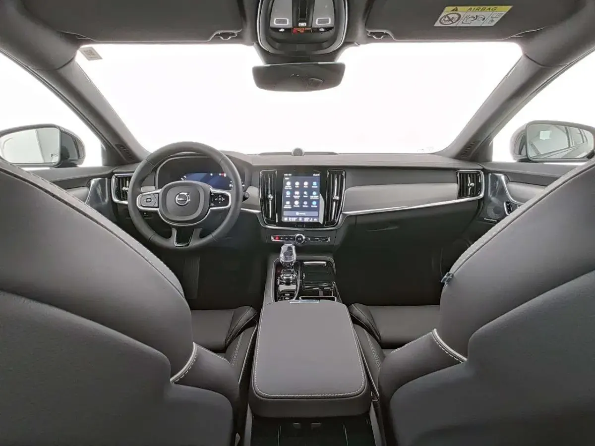 Second-hand Volvo V90 Ultra 455 CP (334 kW) 2025 Negru Break