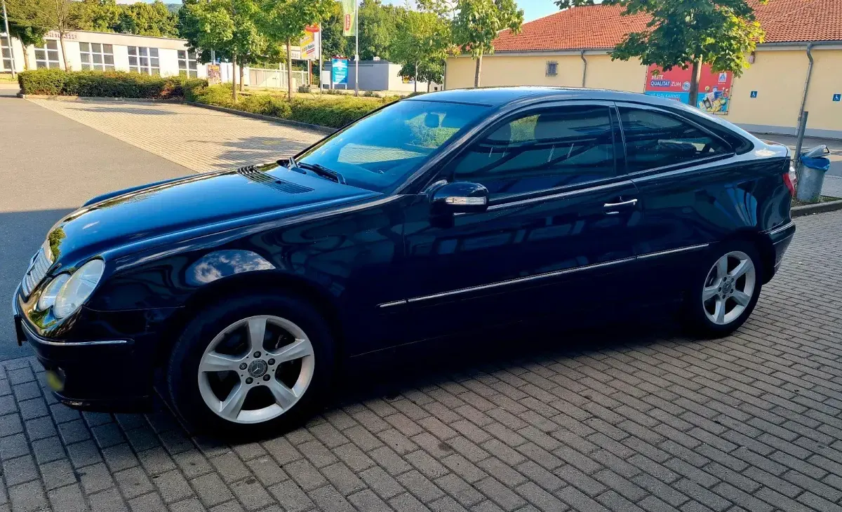 Gebraucht Mercedes C160 122 PS (89 kW) 2006 Schwarz Coupé