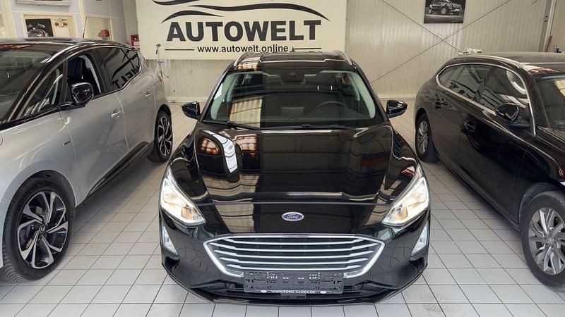 Gebraucht Ford Focus Cool & Connect 125 PS (91 kW) 2020 Schwarz Kombi