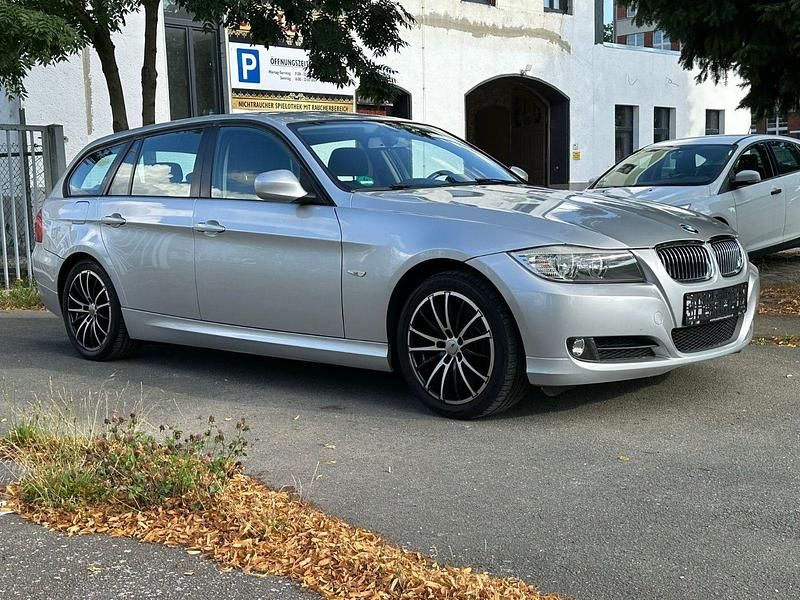 Gebraucht BMW 318 143 PS (105 kW) 2010 Silber Kombi