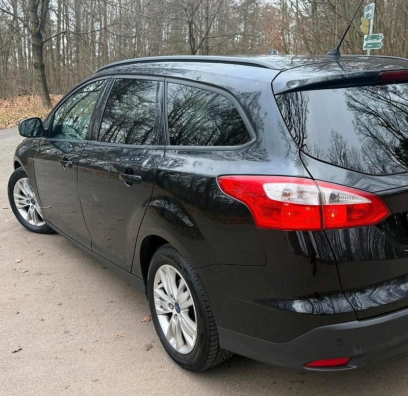 Gebraucht Ford Focus 125 PS (91 kW) 2012 Schwarz Kombi