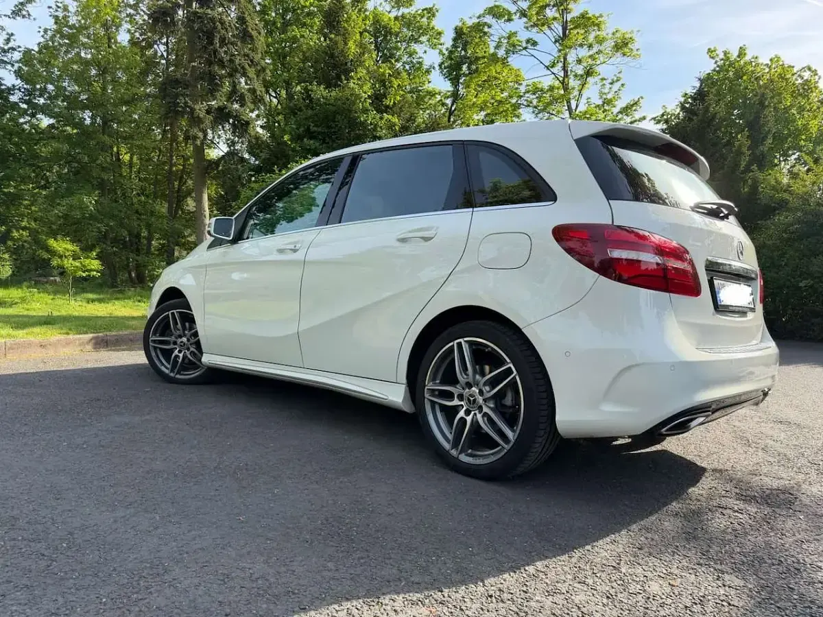 Gebraucht Mercedes B200 AMG line 156 PS (114 kW) 2016 Weiß Kleinwagen