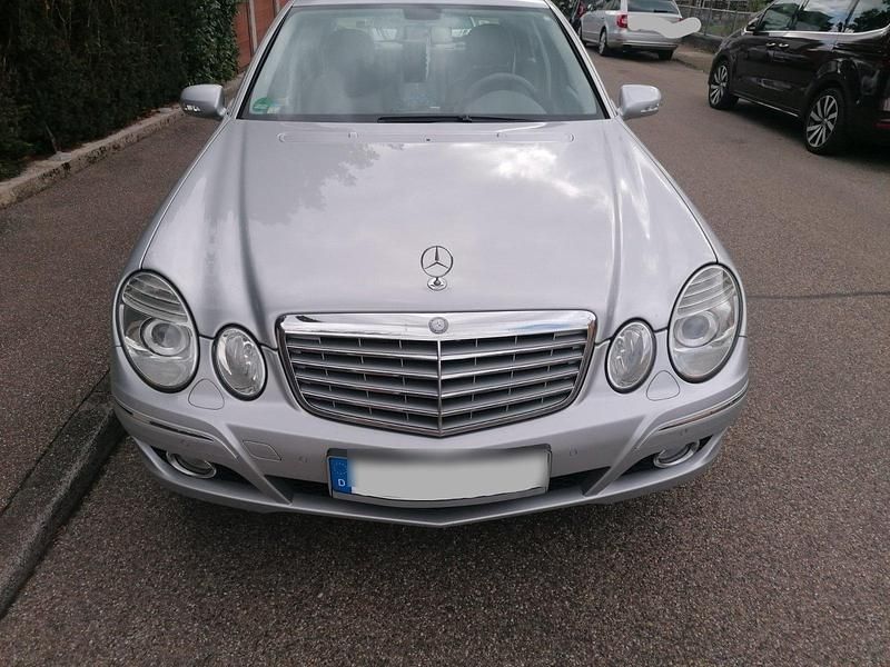 Silber Gebraucht 2006 Mercedes E350 Elegance Limousine | 6.500 € (Fairer Preis) - Bild 1/4
