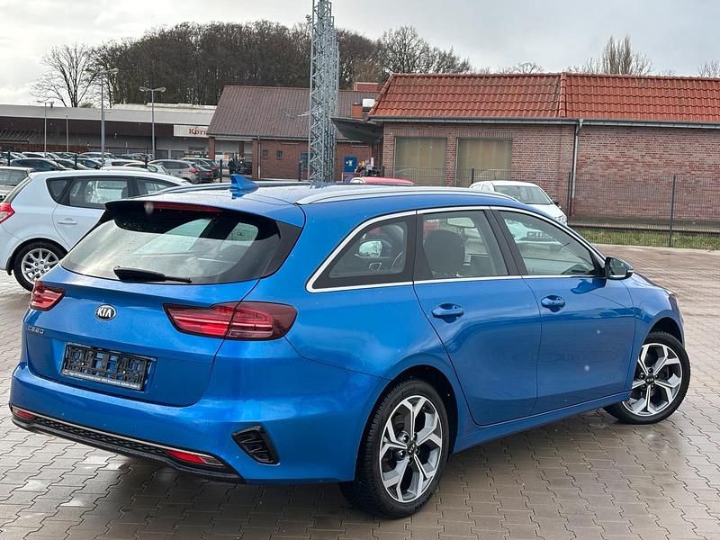 Gebraucht Kia Ceed 140 PS (102 kW) 2019 Blau Kleinwagen