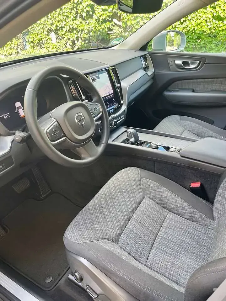 Gebraucht Volvo XC60 Core 197 PS (144 kW) 2023 Grau SUV