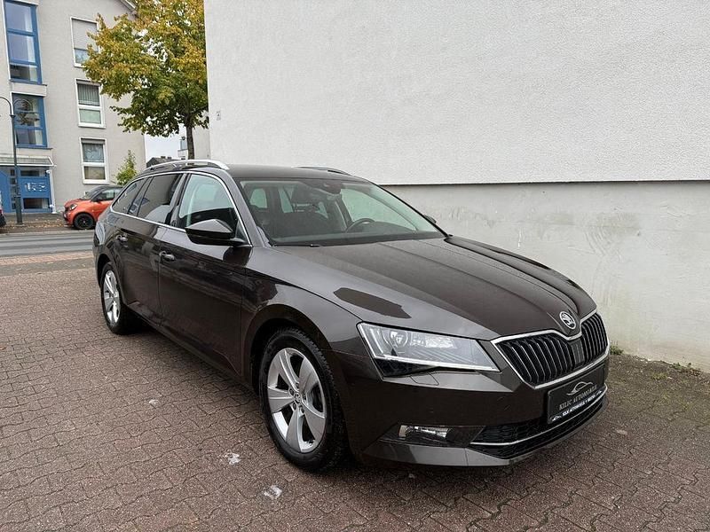 Gebraucht Skoda Superb Style 190 PS (139 kW) 2017 Hneda magnetic/magnetic braun Kombi