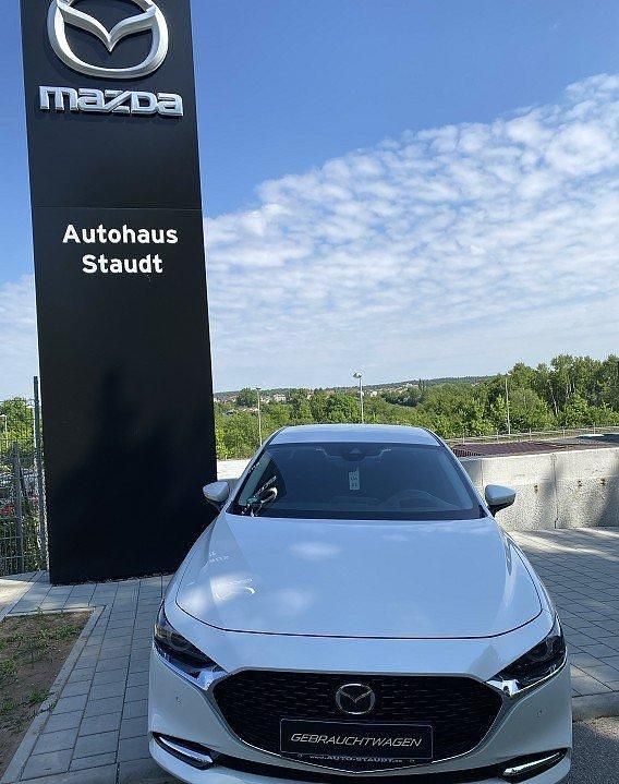 Satinweiß Gebraucht 2021 Mazda 3 Selection Limousine | 23.790 € (Teuer) - Bild 1/4