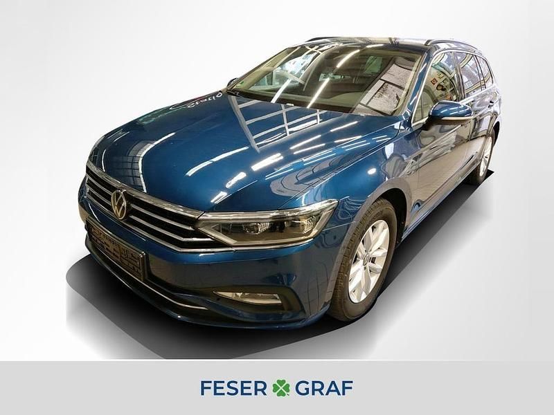 Aquamarinblau metallic Gebraucht 2023 VW Passat Kombi | 23.440 € (Fairer Preis) - Bild 1/4