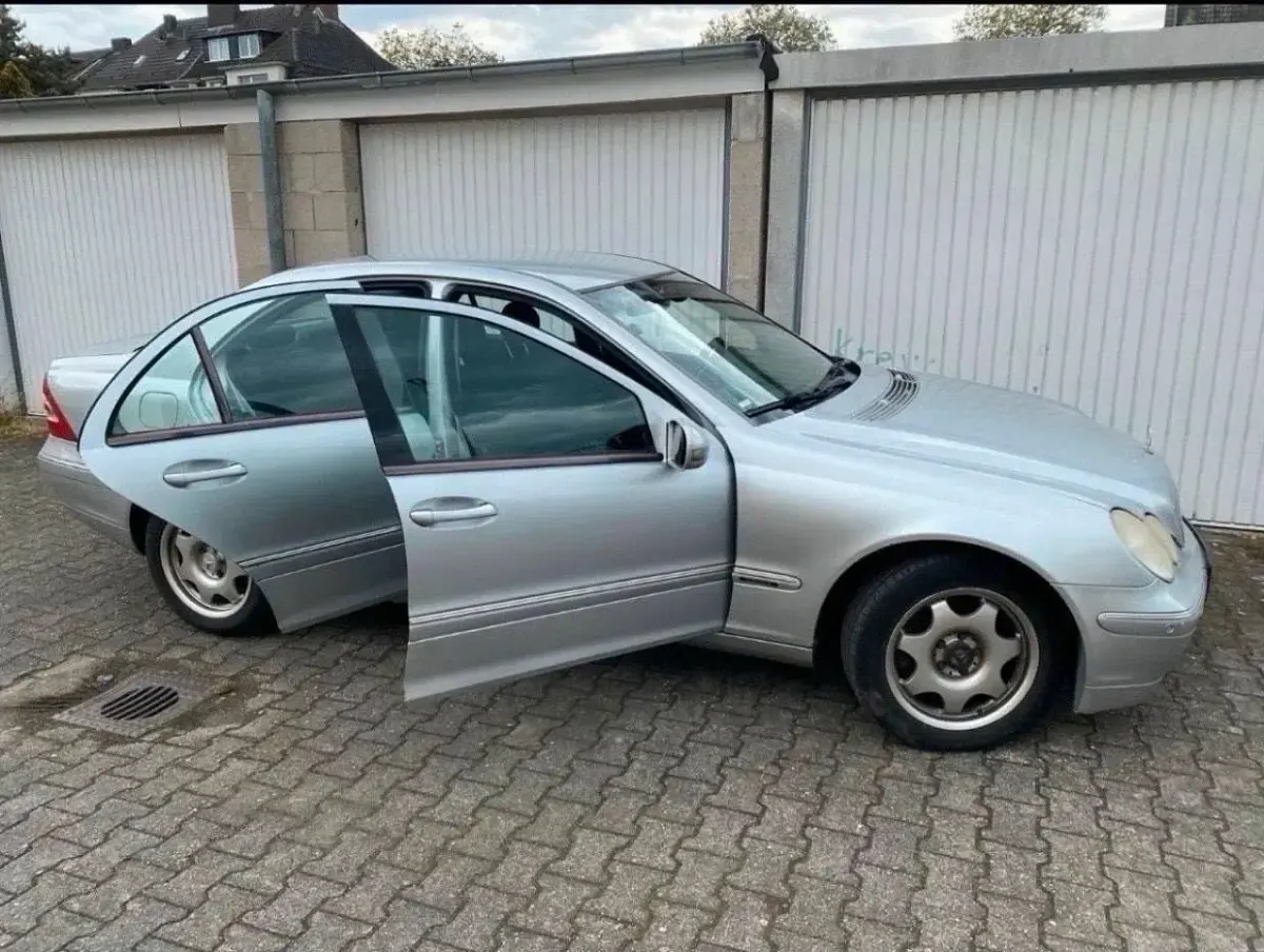 Gebraucht Mercedes C320 218 PS (160 kW) 2001 Grau Limousine
