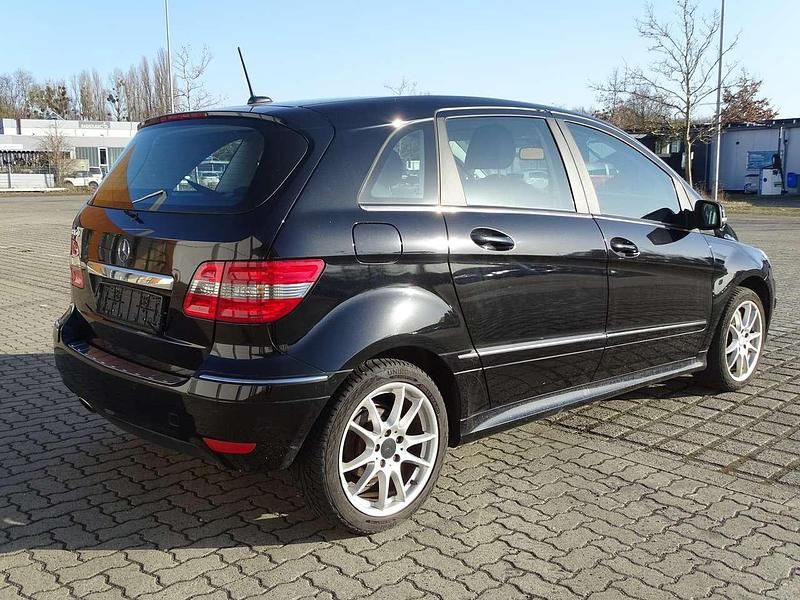 Gebraucht Mercedes B150 95 PS (69 kW) 2010 Schwarz Van / Kleinbus
