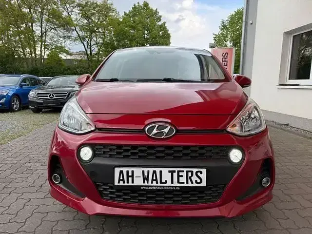 Gebraucht Hyundai i10 Style 87 PS (63 kW) 2017 Rot (metallic) Kleinwagen